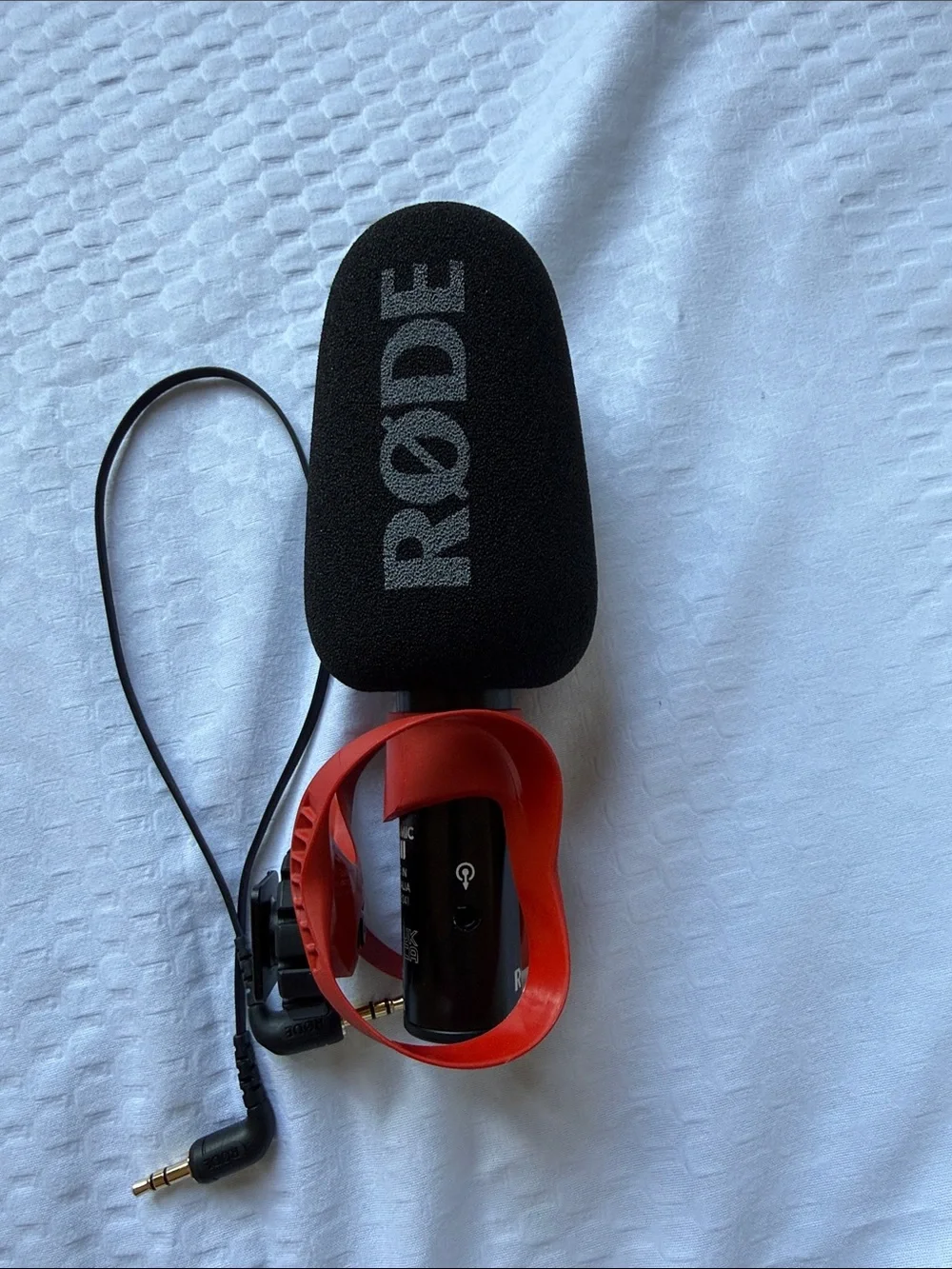 RØDE VideoMic GO II On-Camera Shotgun Microphone - Black & Red